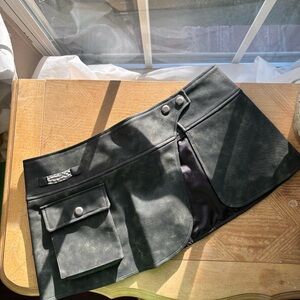 Stylish Green Mini Skirt with Pockets